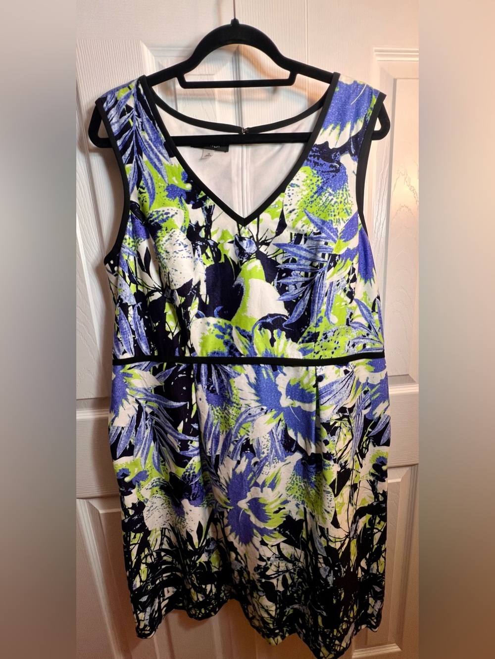 Nine West Sleeveless V-Neck Floral Midi Dress in Blue, Lime & White